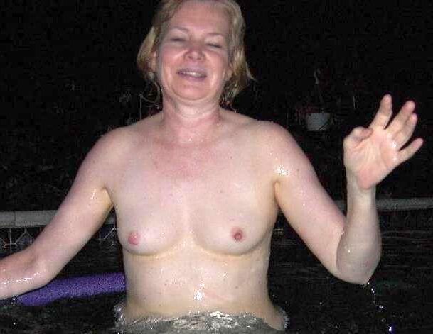 ヌード写真（中年、一部）