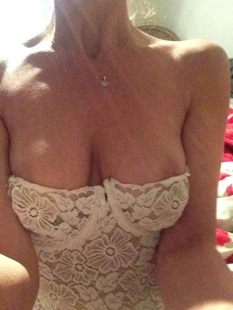 露出したfuckslut whore sarah Dirty Shamless Slag cunt