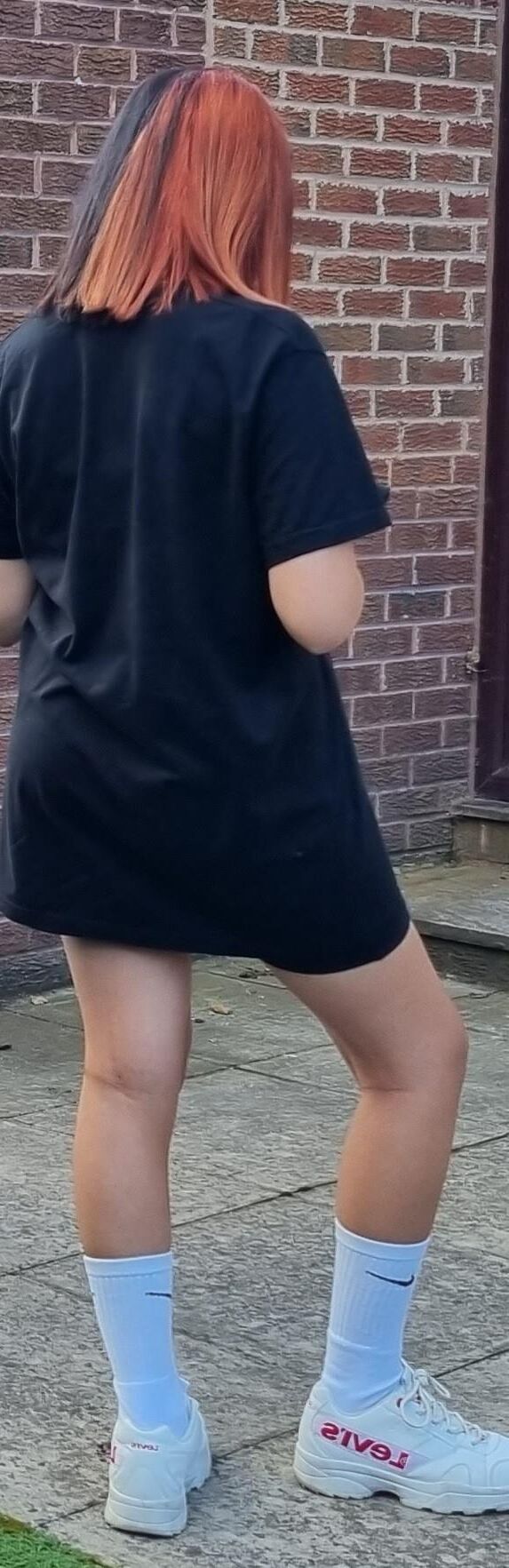 Chev sexualisierte britische Chav Teen Schlampe Bester Arsch und Beine