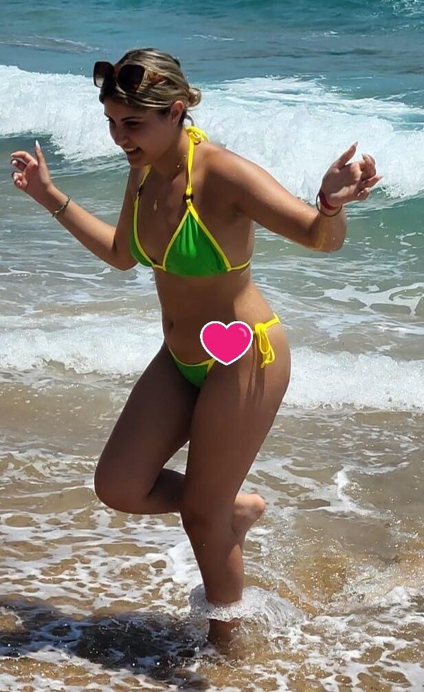 Chev sexualisierte britische Chav Teen Schlampe Bester Arsch und Beine