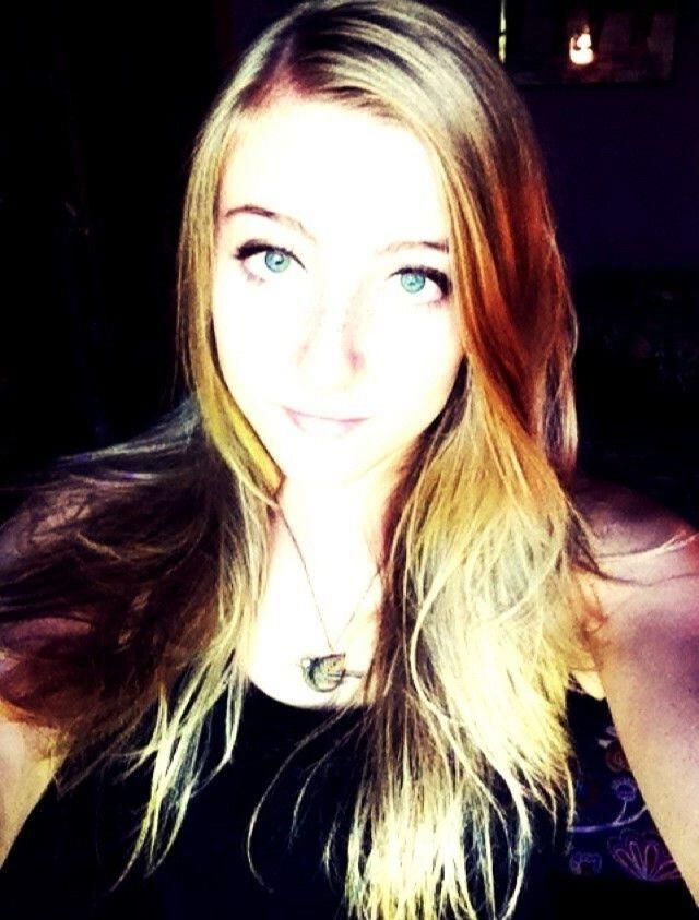 Süße blonde jugendliche Selfies