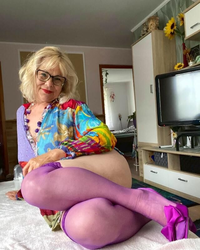 Hot Moms Next Door XIII