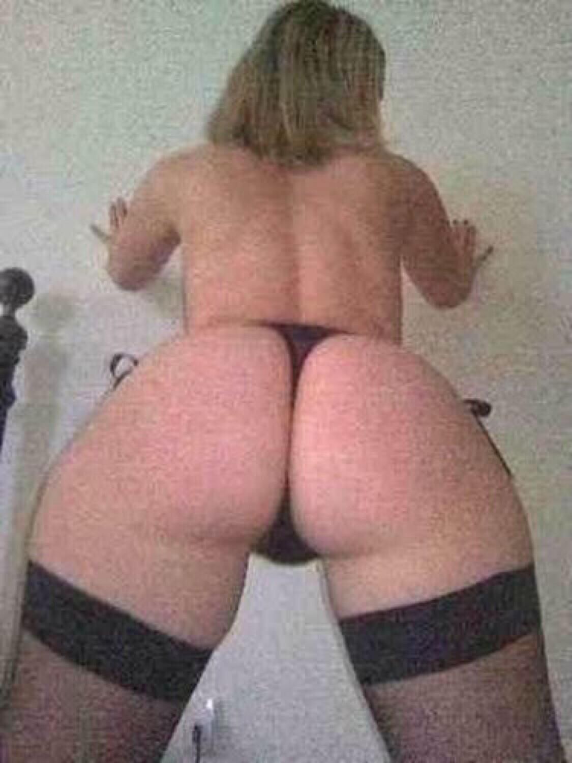 Naughty Blond épouse Nicola
