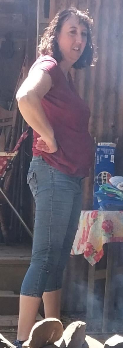One hot lil ass in tight jeans Damn my wifes got it goin on.