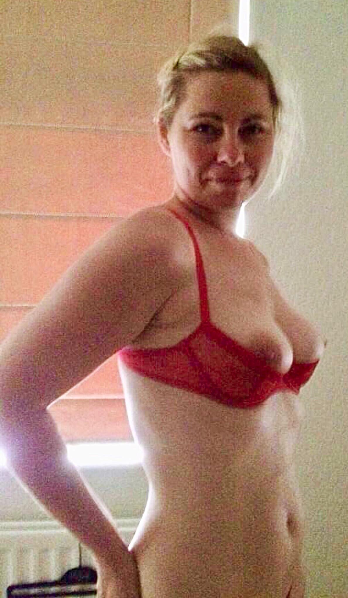 Naughty Blond épouse Nicola