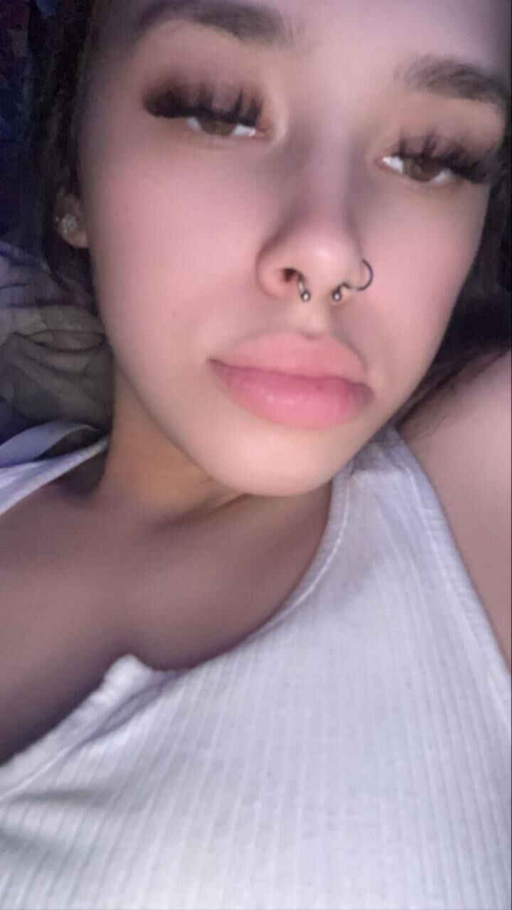 [Nn] Yo Yo Skinny Slut Kayla está desesperado por dinheiro