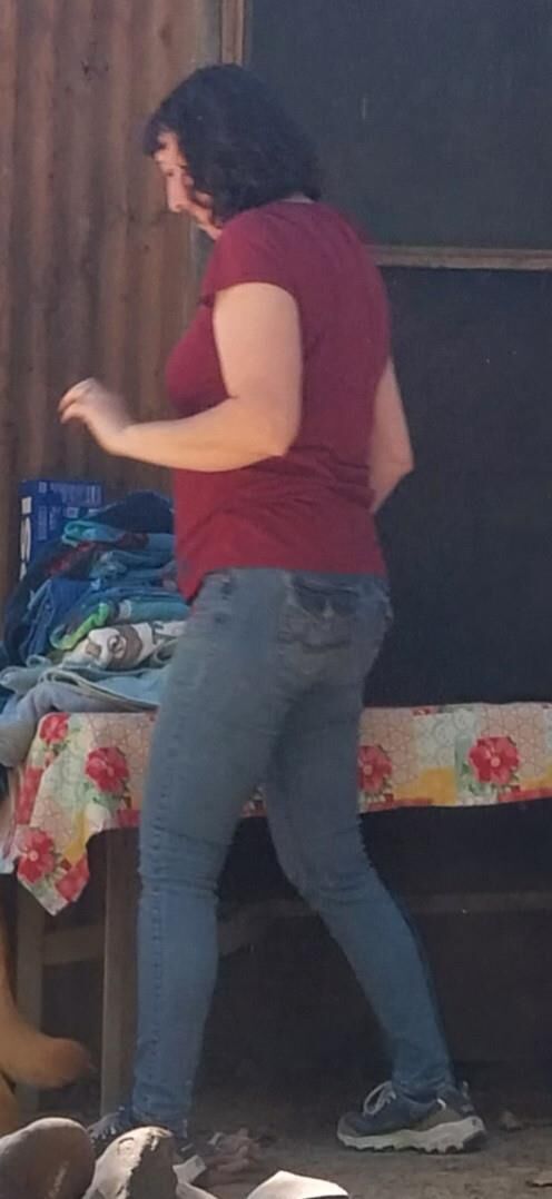 One hot lil ass in tight jeans Damn my wifes got it goin on.