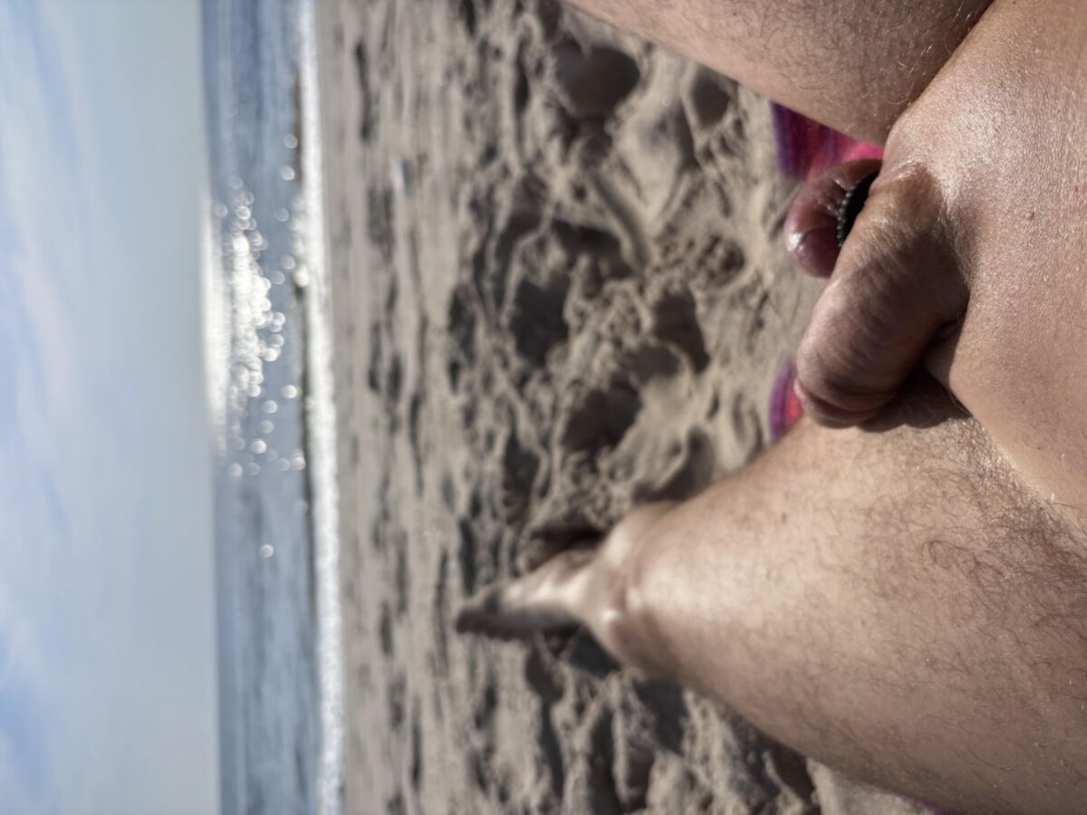 Outro dia sozinho na praia nua ... qualquer um querer se juntar a mim?
