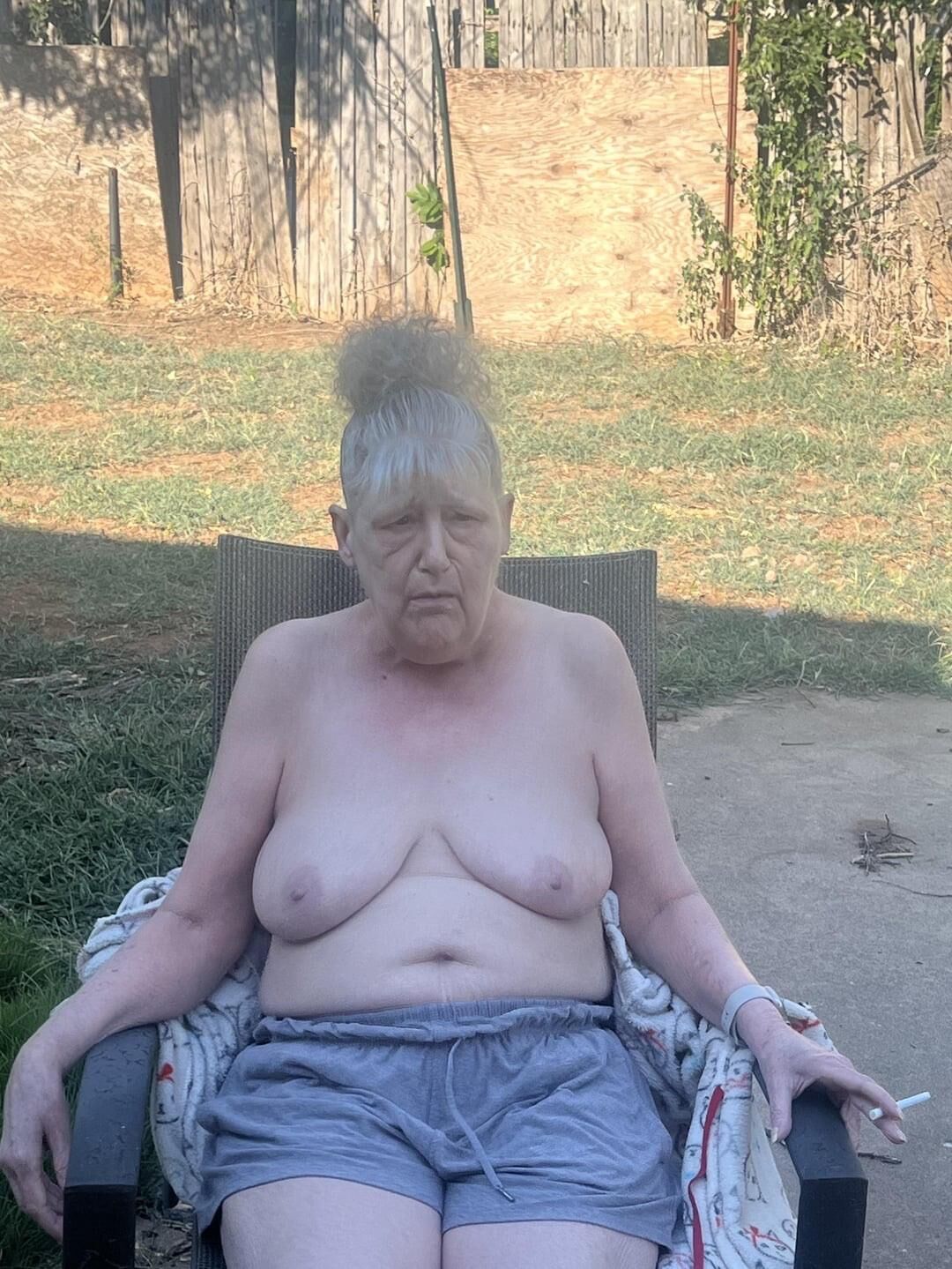 Skank feo nos cabello gris viejo abuelita