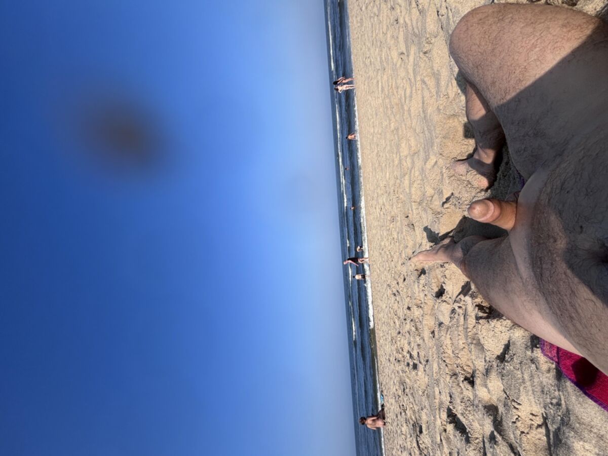 Outro dia sozinho na praia nua ... qualquer um querer se juntar a mim?