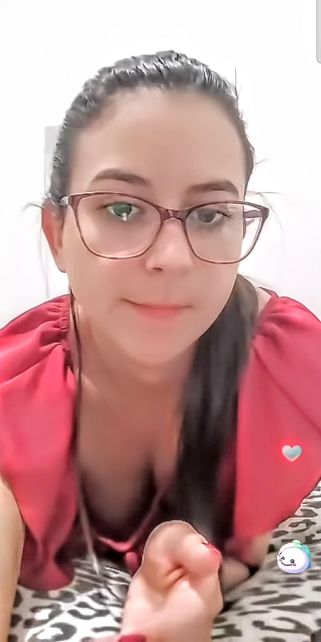 Downblouse girl
