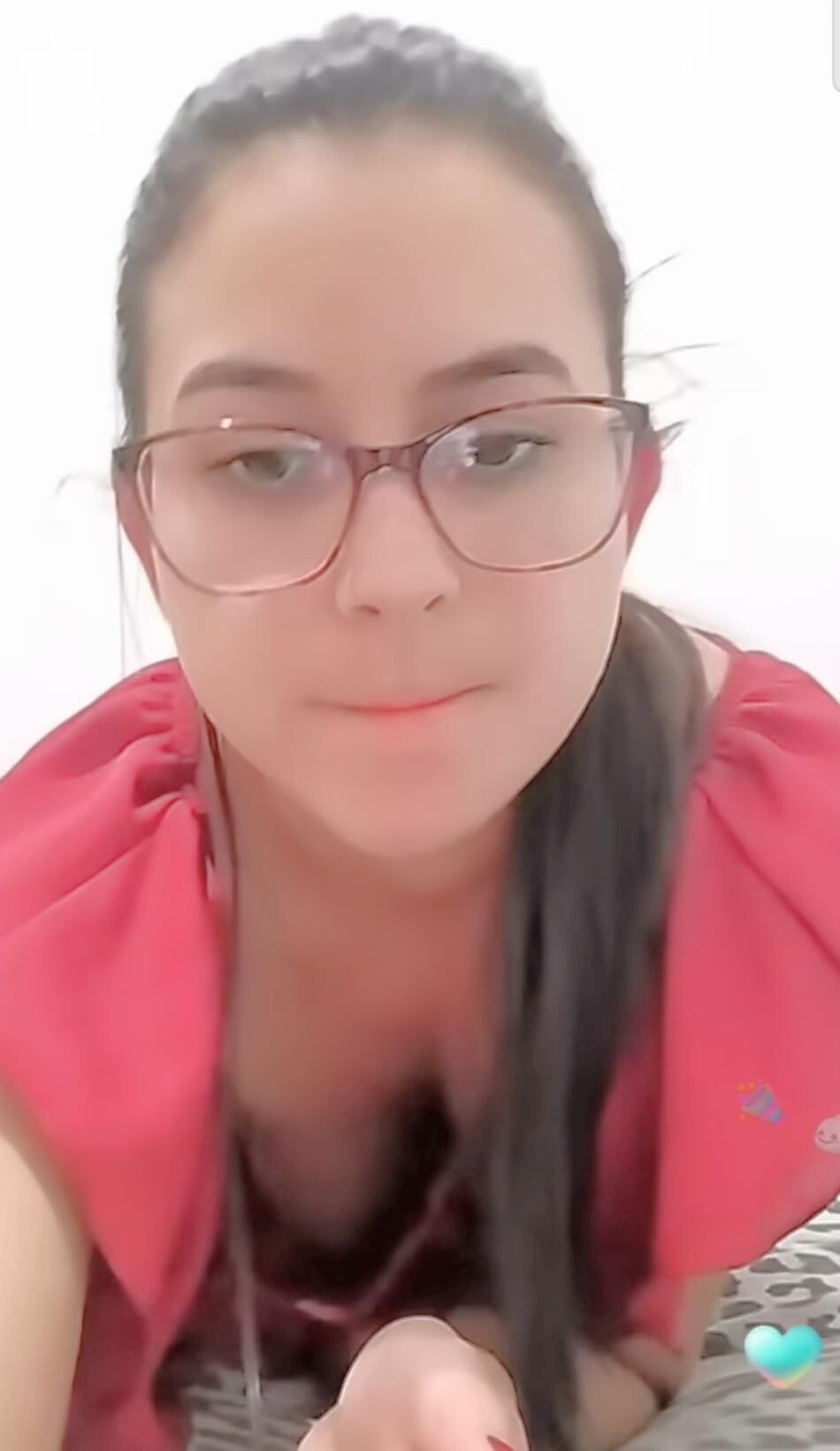 Downblouse girl
