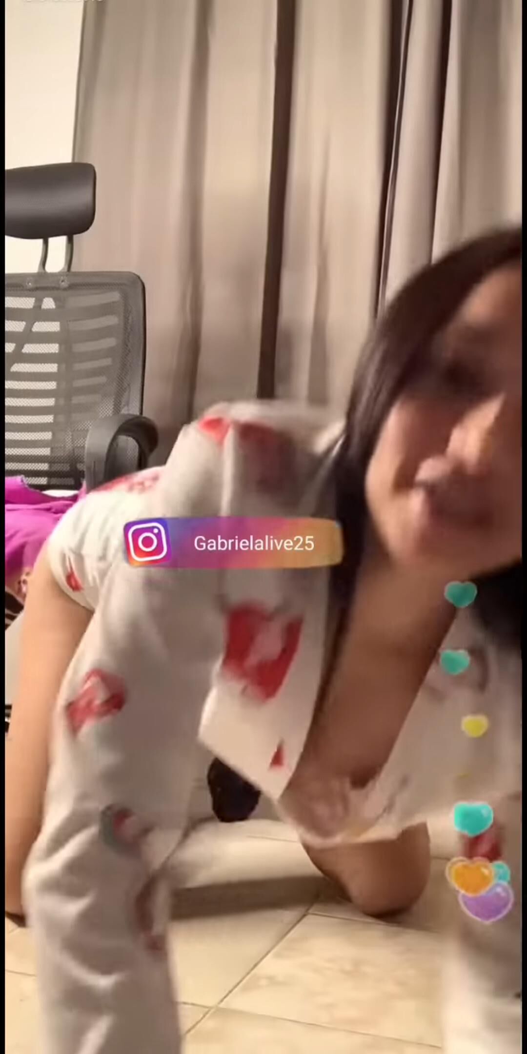Downblouse girl #