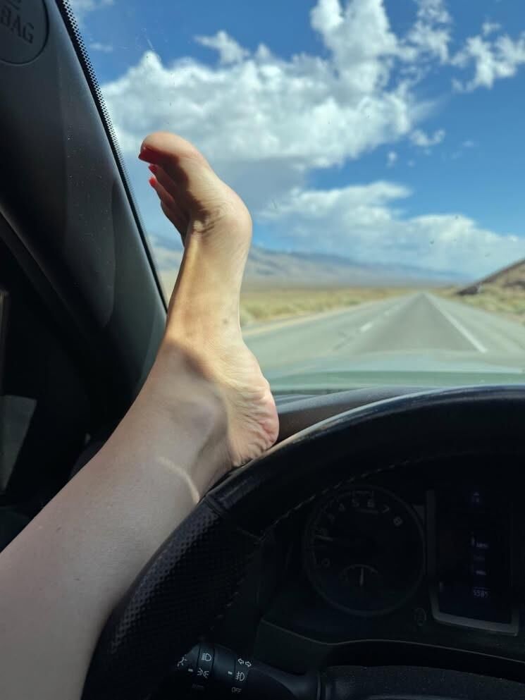 Pies, piernas y dedos de los pies
