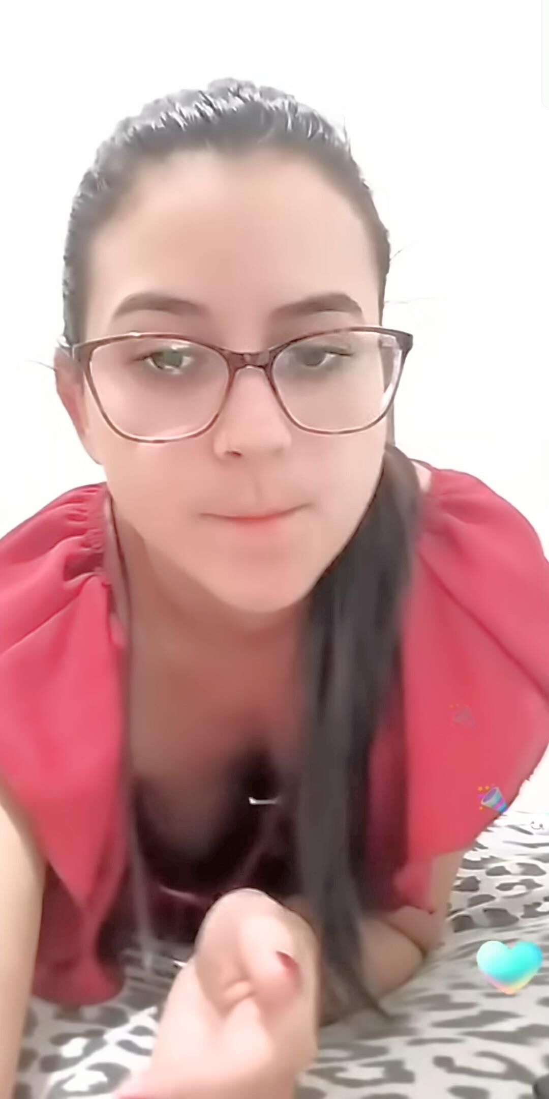 Downblouse girl