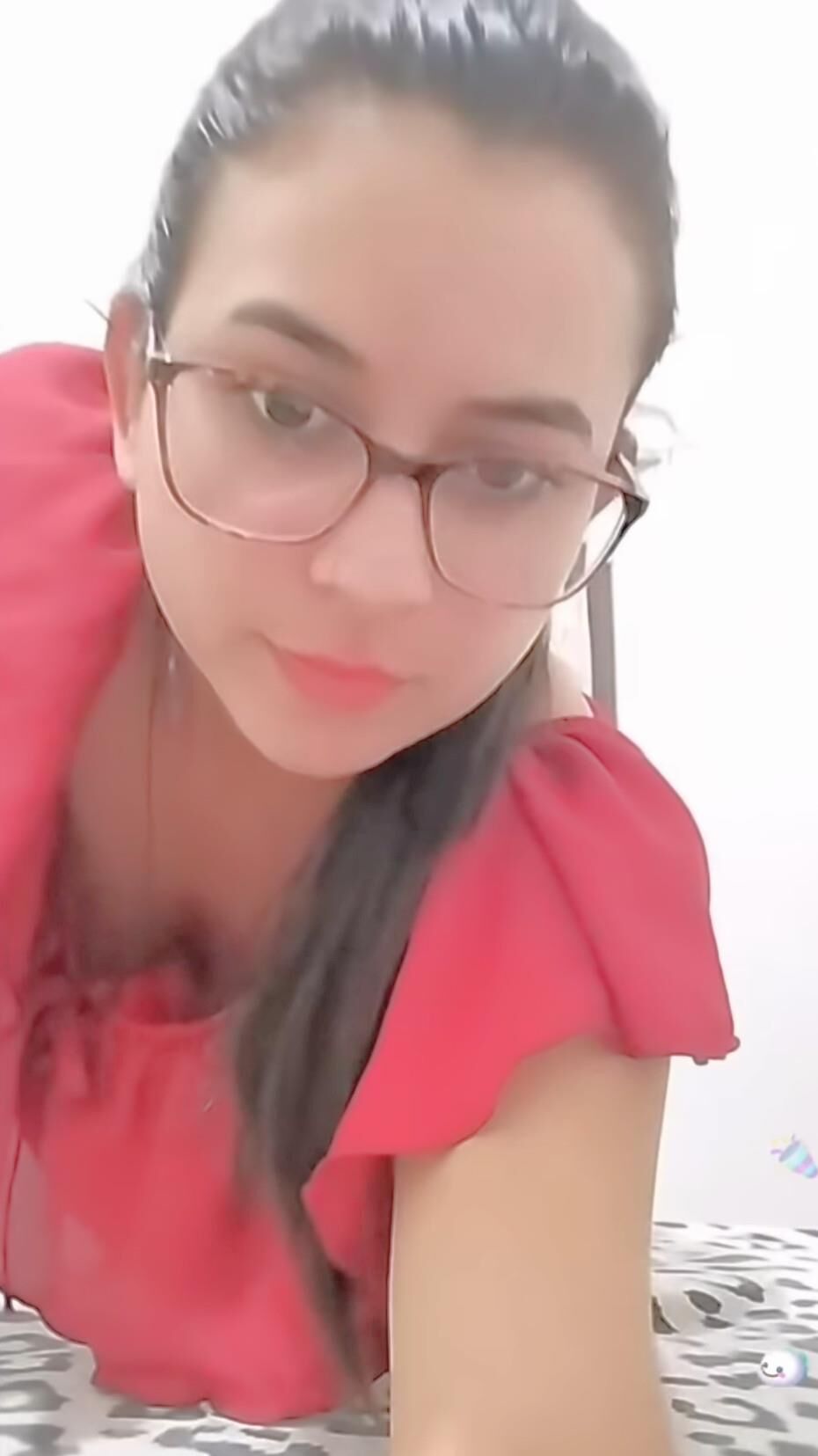 Downblouse girl