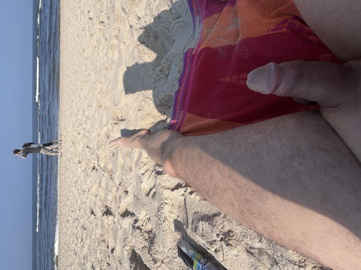 Outro dia sozinho na praia nua ... qualquer um querer se juntar a mim?