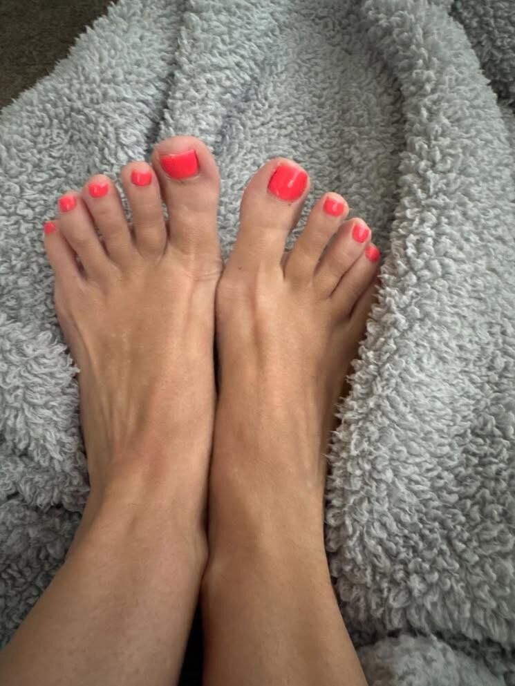 Pies, piernas y dedos de los pies