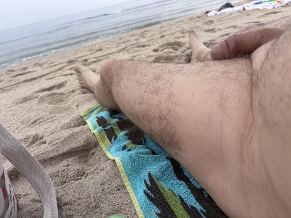 Outro dia sozinho na praia nua ... qualquer um querer se juntar a mim?