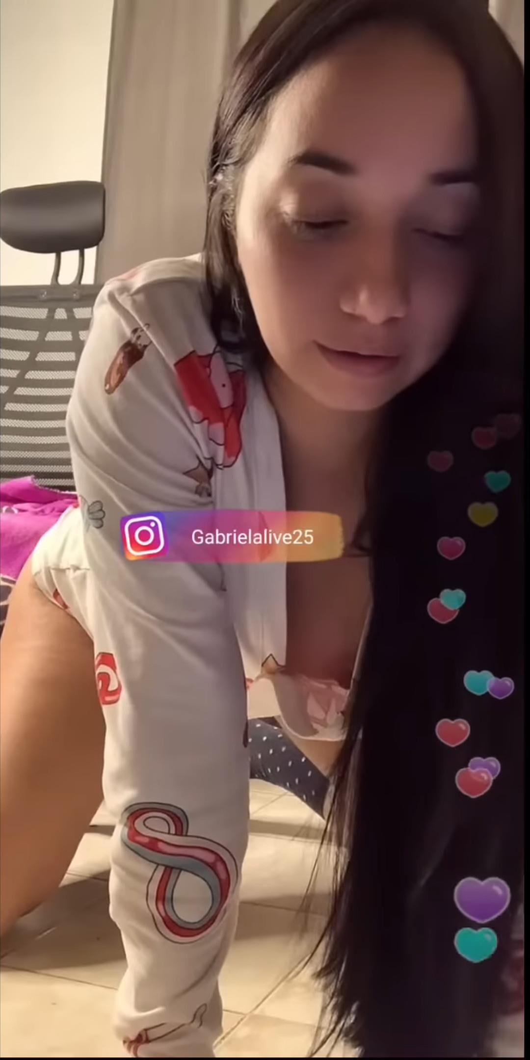 Downblouse girl #