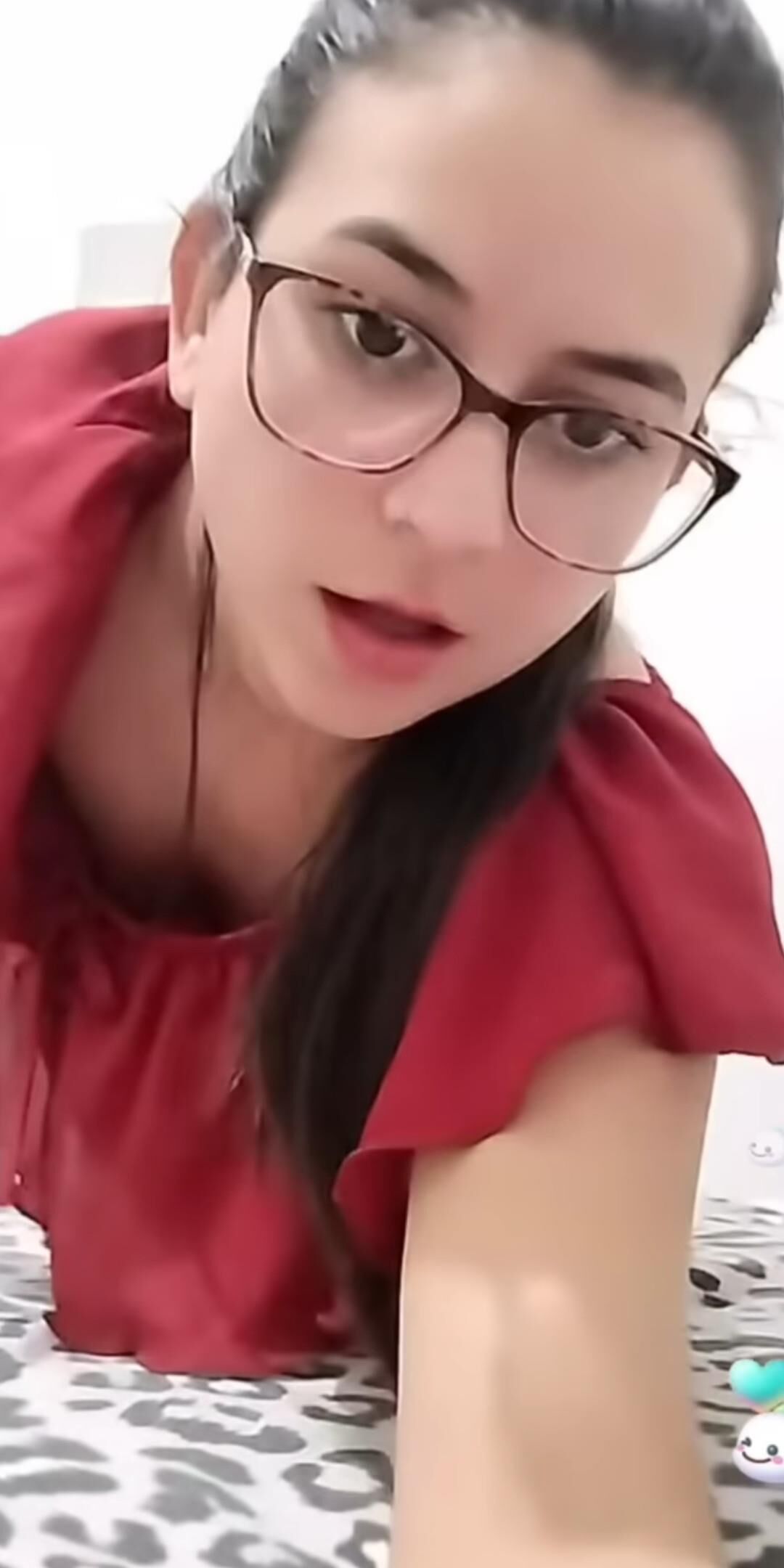 Downblouse girl