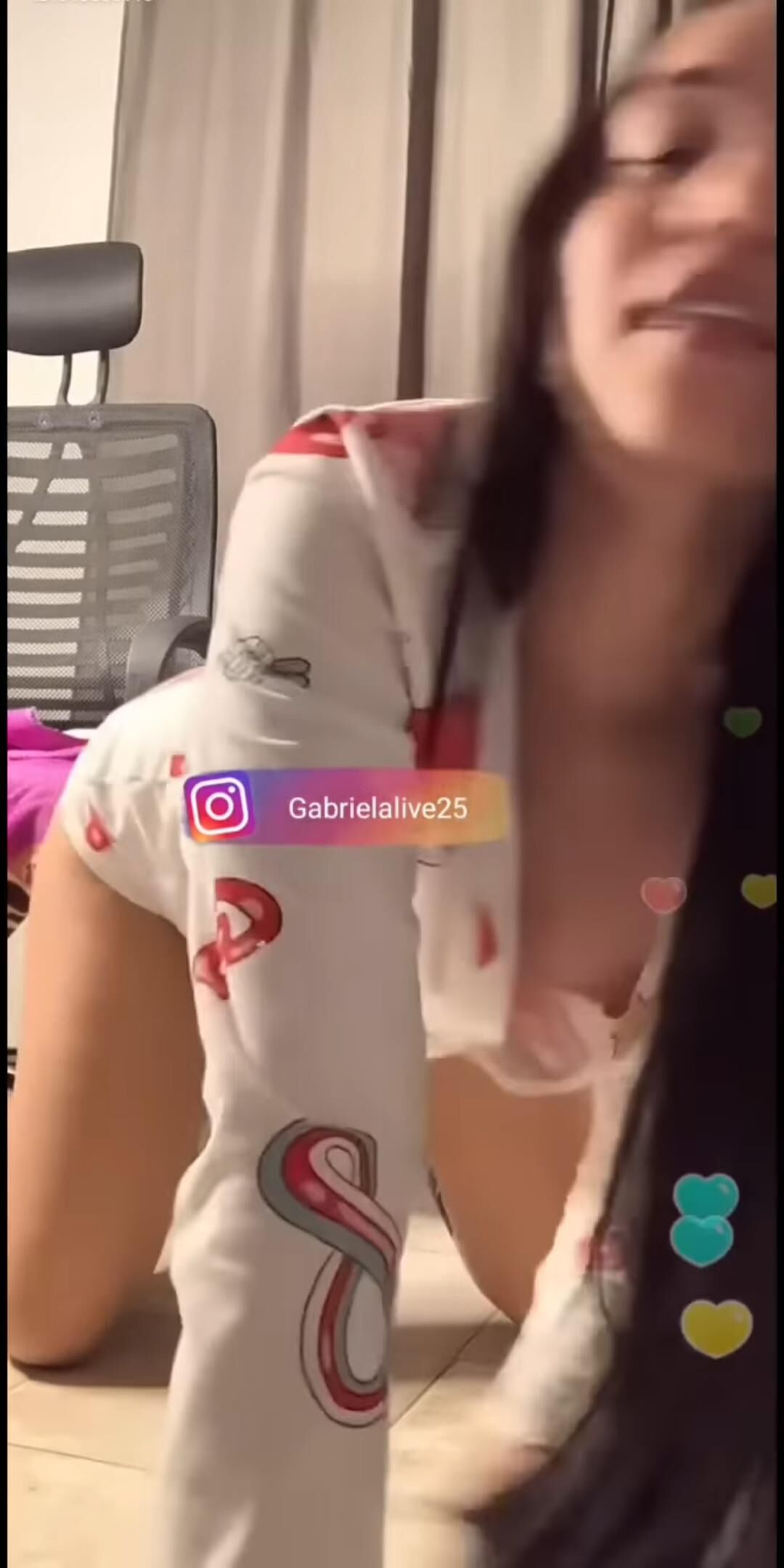 Downblouse girl #