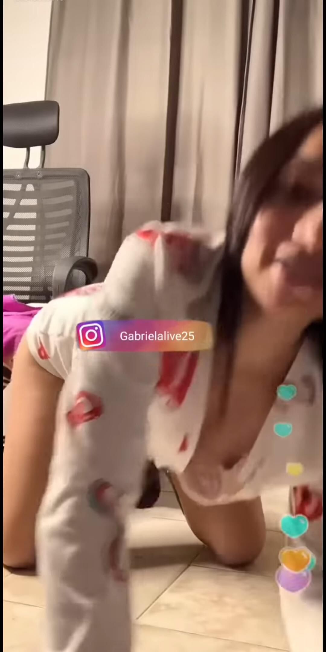 Downblouse girl #