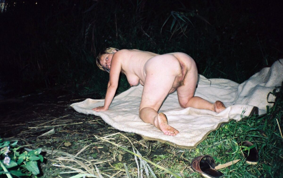 Vulgairement a cru cette cruche crue en cloque mise a nue
