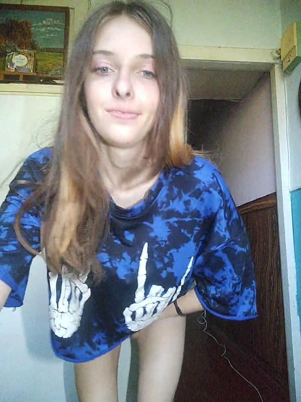 Una chica rusa con pequeñas tetas. 