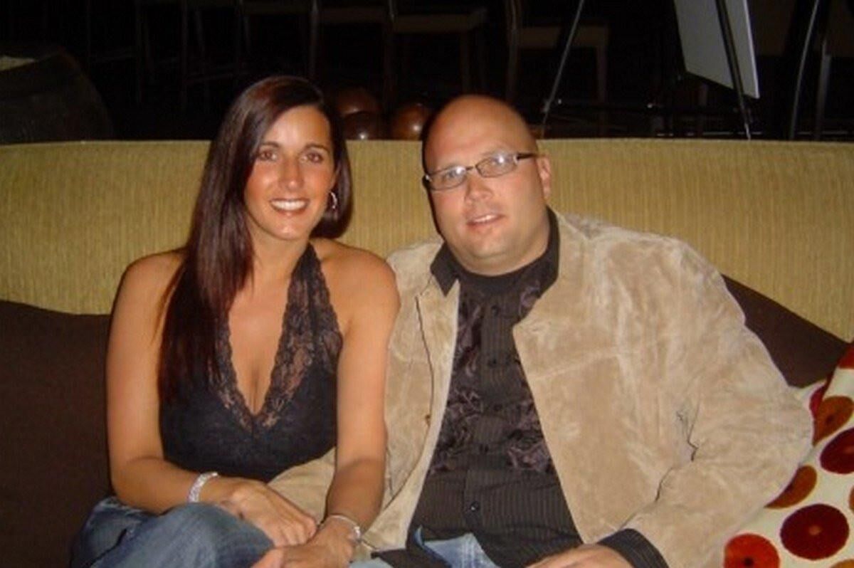 Brunette Wife loves kinky swinger parties