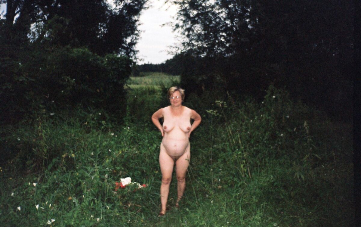 Vulgairement a cru cette cruche crue en cloque mise a nue