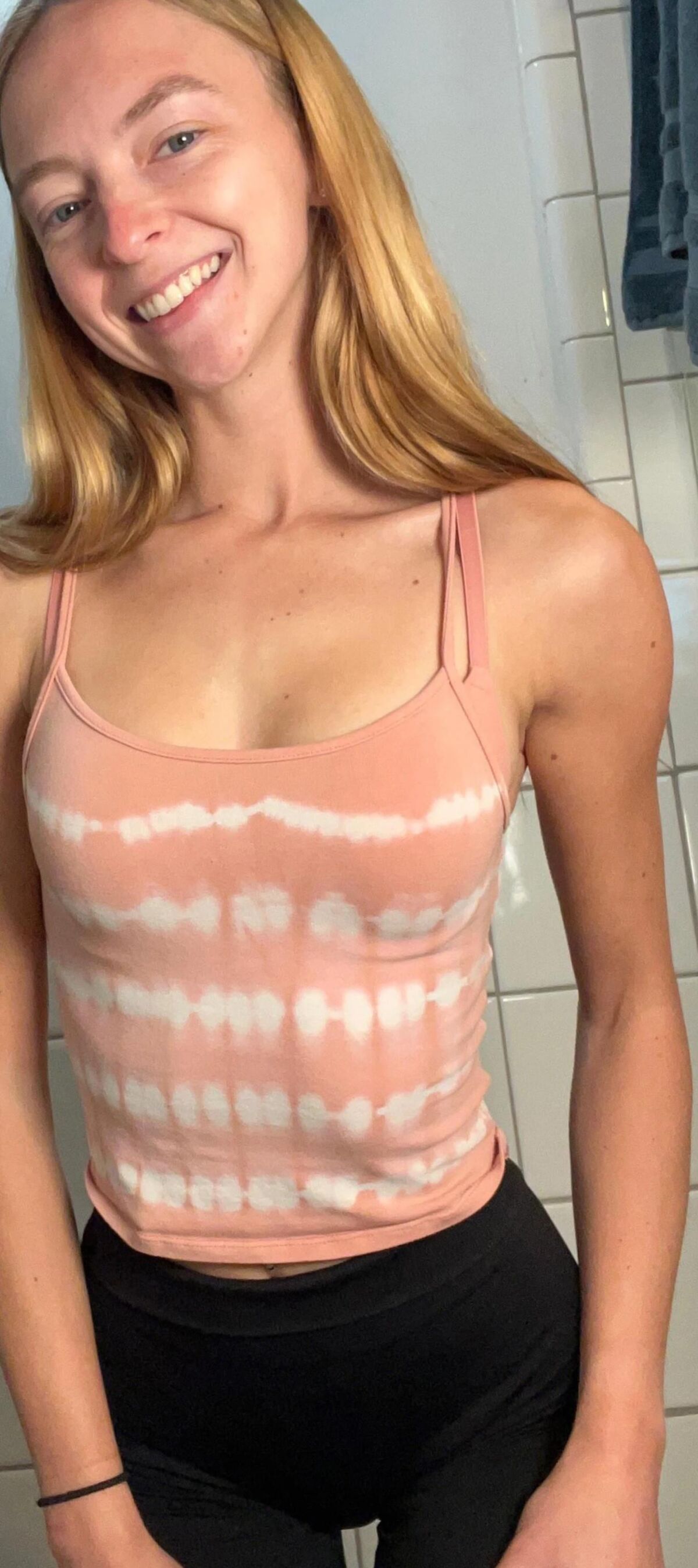 Tetas pequeñas de puta flaca