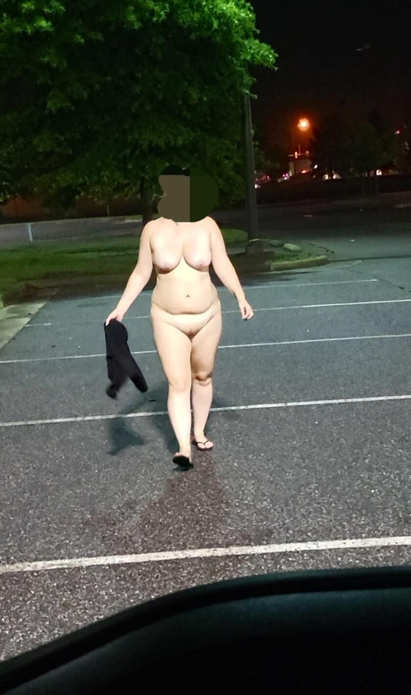 Esposa nua em público