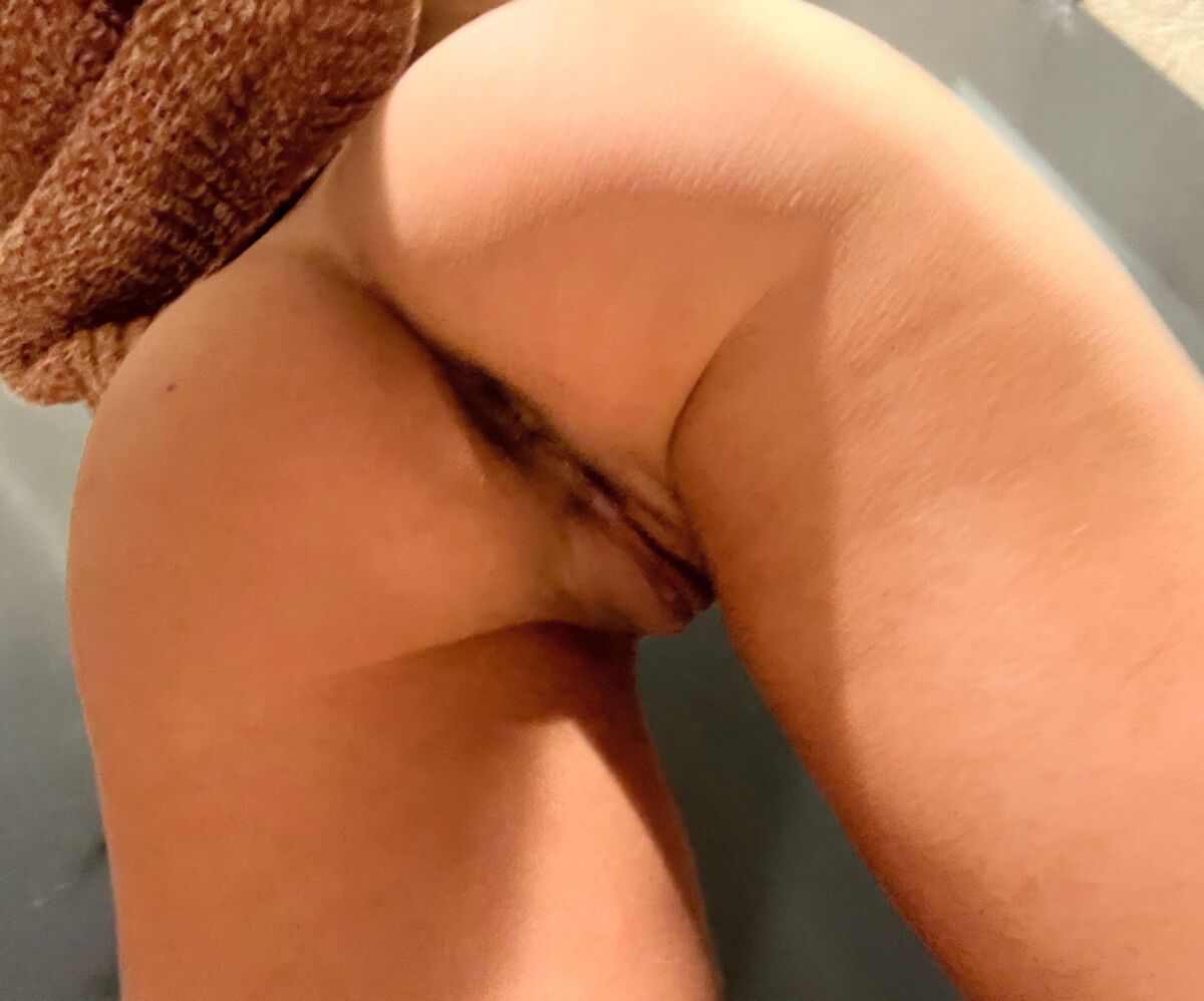 Tetas pequeñas de puta flaca