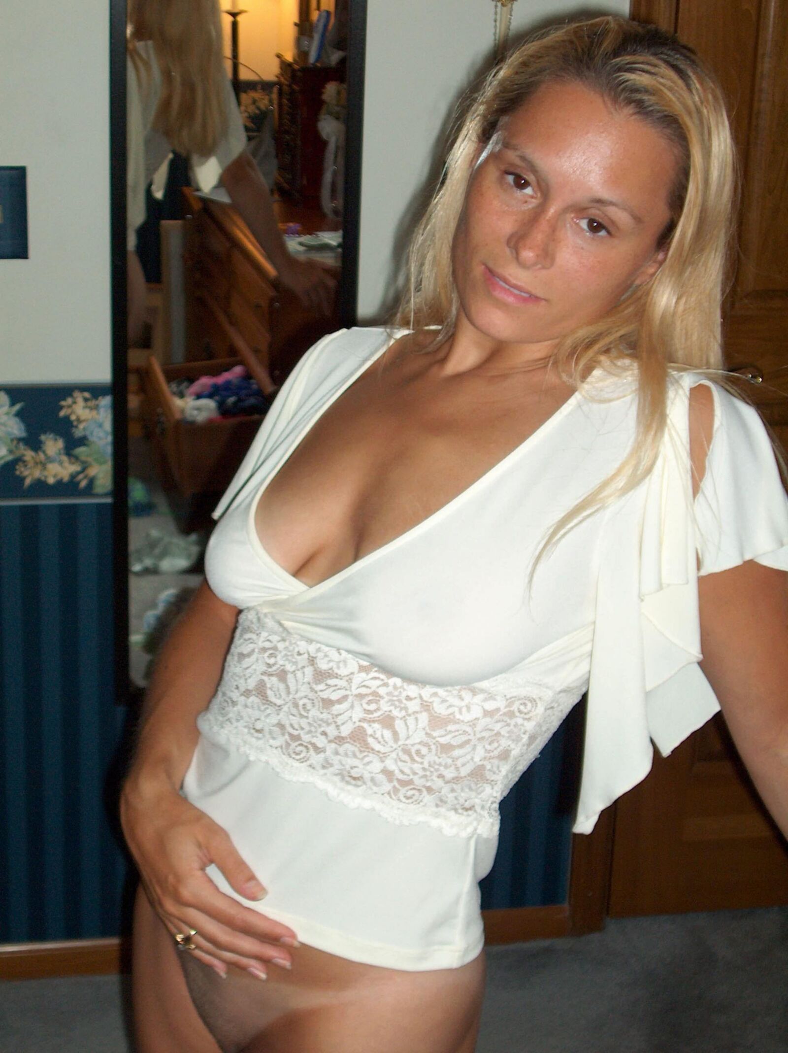 Eve sexy dans la chambre