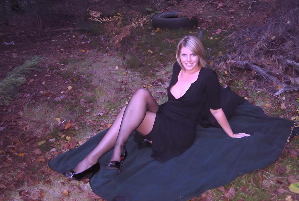 Hot Moms Next Door XIV