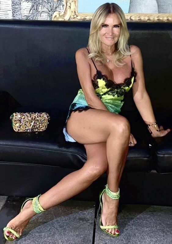 Hot Moms Next Door XIV
