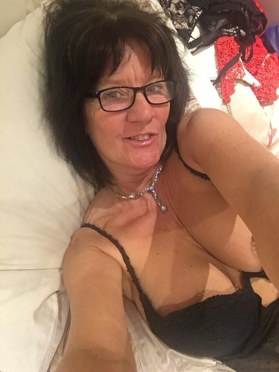 Annie Mature cum pag grany vadia do Reino Unido