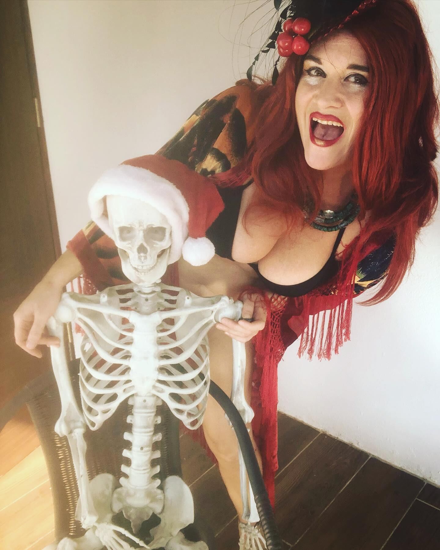 Kat es tu gran novia gótica que le encanta mostrarte