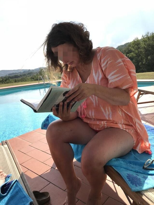 Woman / (unaware)