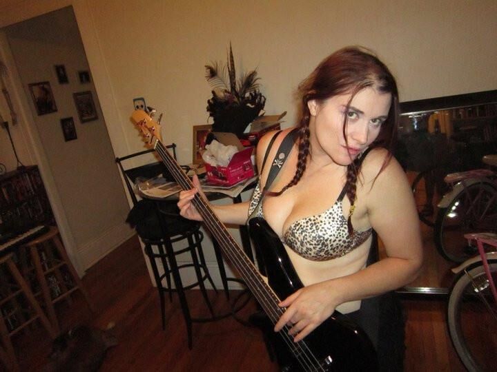 Kat es tu gran novia gótica que le encanta mostrarte