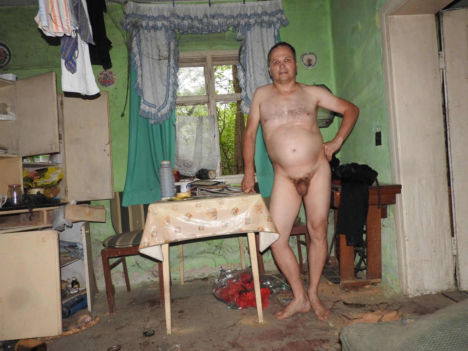 Moi de samedi dernier dans une maison abandonnée, Gaiki Village