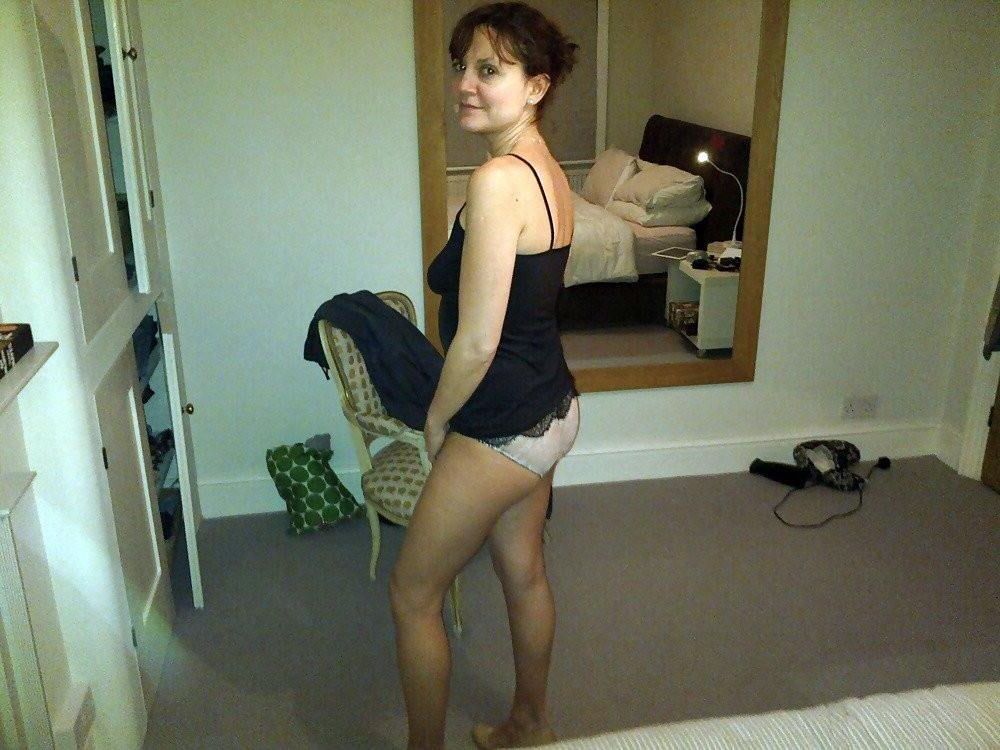 Hummm c'est une Perle ... Bien Bandante Cette Jolie Petite Milf