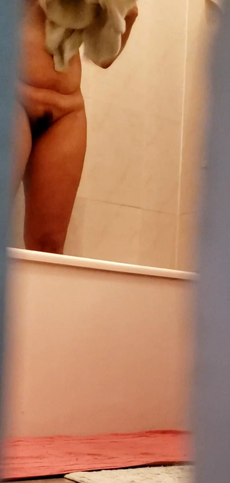 Esposa em banheiro voyeur