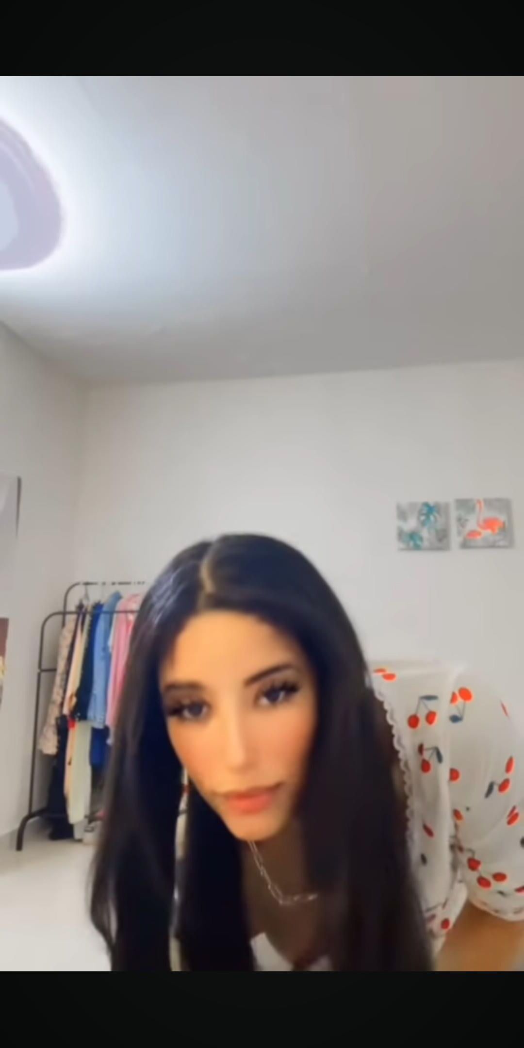 Downblouse youtuber
