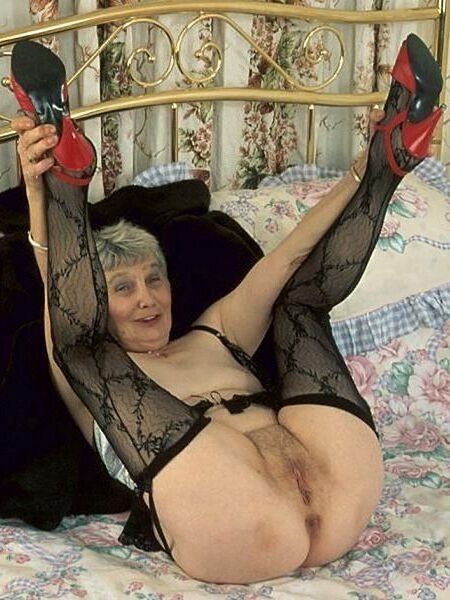 Milf \ ', amadurece e vovó posando ou fodendo