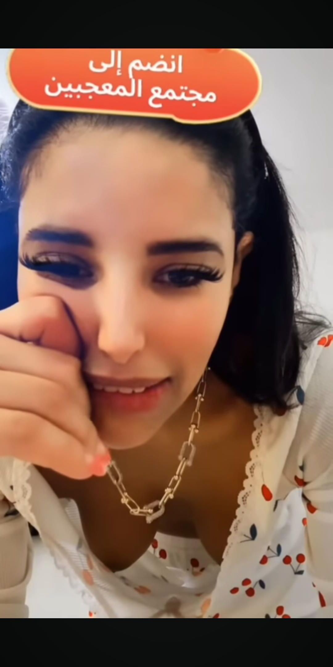 Downblouse youtuber