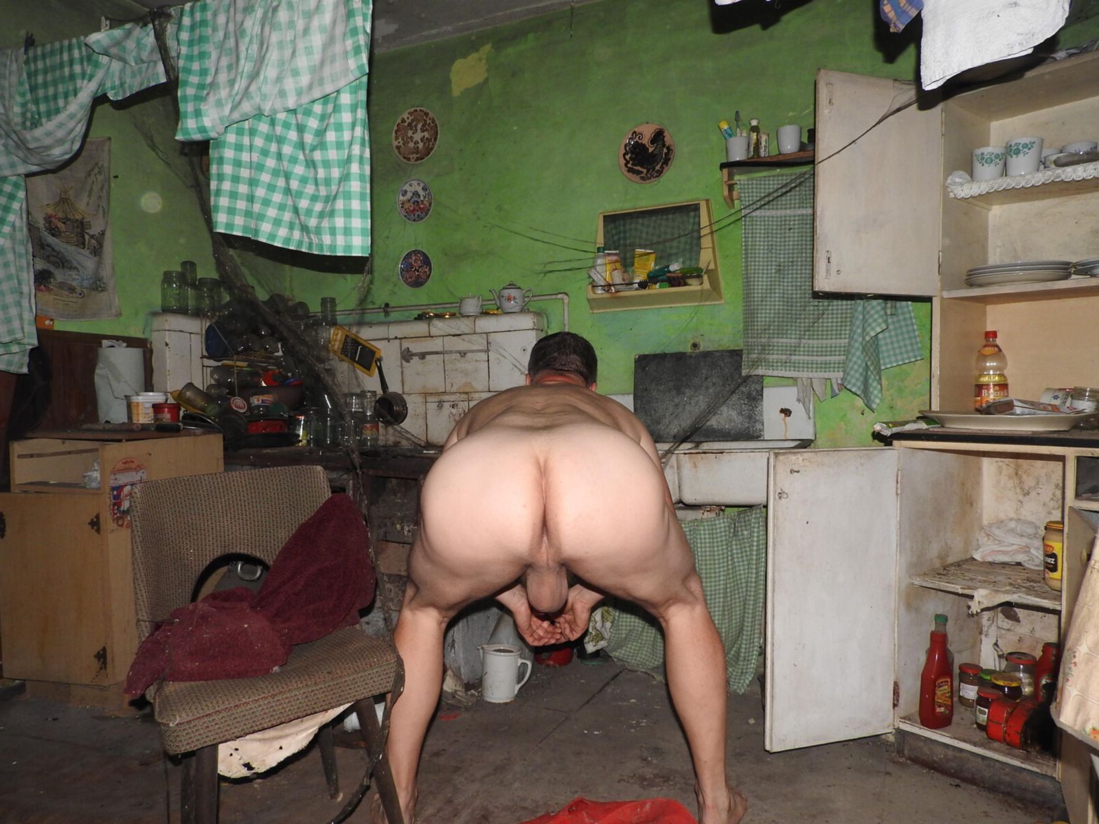 Moi de samedi dernier dans une maison abandonnée, Gaiki Village