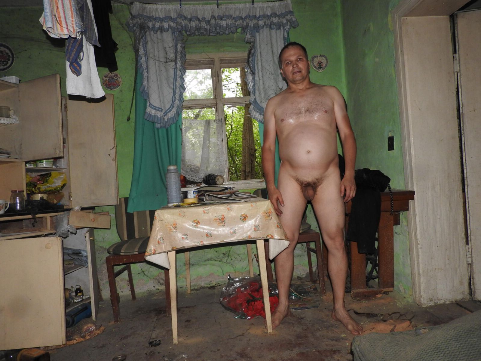 Moi de samedi dernier dans une maison abandonnée, Gaiki Village