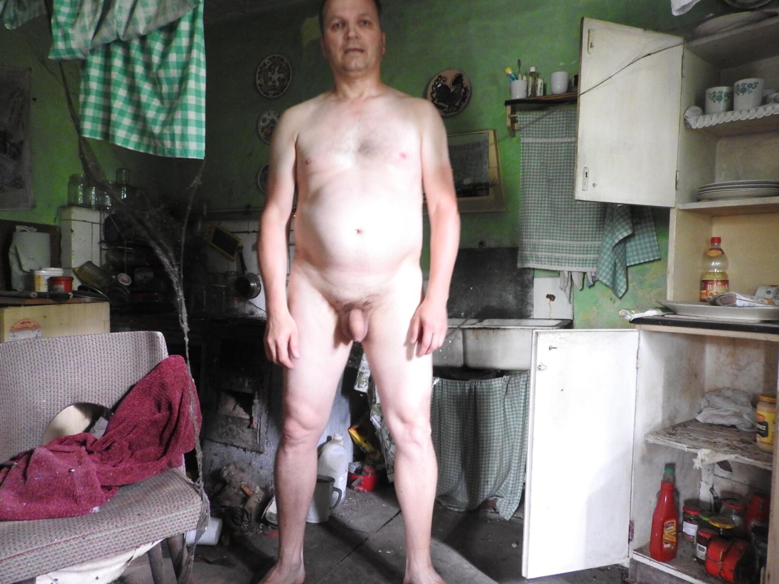 Moi de samedi dernier dans une maison abandonnée, Gaiki Village